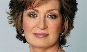 21 Short Hairstyles For Older Women To Try This Year - Feed Inspiration