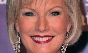 20 Short Hairstyles For Women Over 50 With Fine Hair - Feed Inspiration