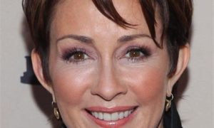 Short layered hairstyle for women over 50s - Hairstyles Weekly