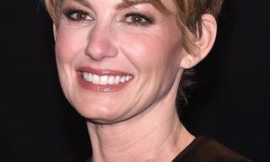 Short Hairstyles For Thick Straight Hair Over 50 : Pin En Short Cuts