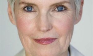 20 Short Hairstyles For Mature Women - Feed Inspiration